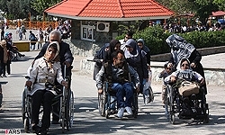 مبلمان و المانهای شهری با فرهنگ ایثار و شهادت همخوانی ندارد !!